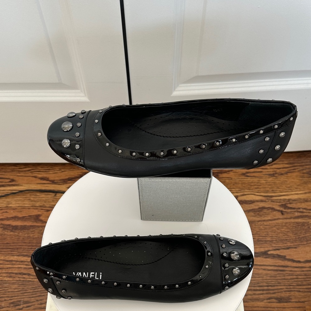 Vaneli Black Studded Patent Leather Cap Toe Rubber Bottom Balet Flats Size 10.5 - Picture 3 of 10